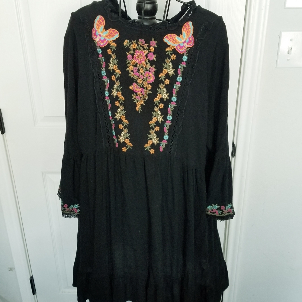 Umgee black embroidery tunic top